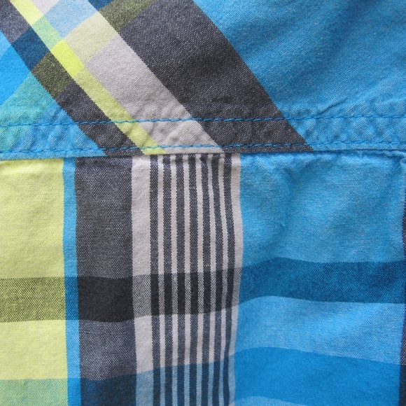 boys size M (10/12) button down short sleeve - Picture 4 of 6